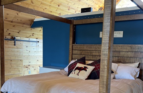 Parkland County Cabin | Picturesque Log House Getaway