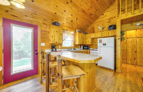 Octavia Cabin | Picturesque Oklahoma Cabin on 80 Acres w/Views!