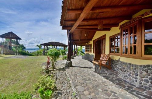 El Fosforo House | Pie In The Sky 3, Stunning Lake Volcano Views!