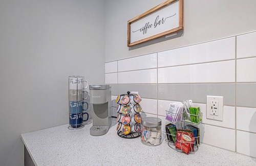 Villa Heights Apartment | Piece of NoDa⭐️FreeParking⭐️KingBed⭐️SmartTVs⭐️1GBWifi