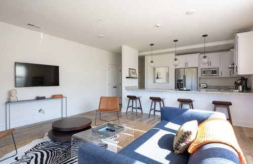 Batesville Apartment | Piedmont Place 303| Lux Vineyard & Brewery Getaway in the Heart of Crozet | Pet Friendly