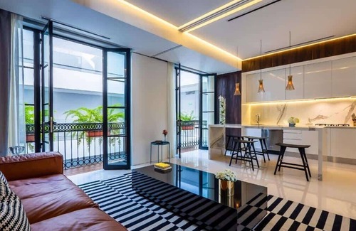 Romantic Zone Condo | PIER 57 - 510 | 2BR Condo w/Great Mountain View