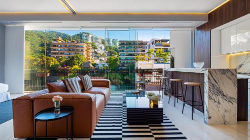 Romantic Zone House | PIER 57 - 709 Stunning View 2 BR Romantic Zone