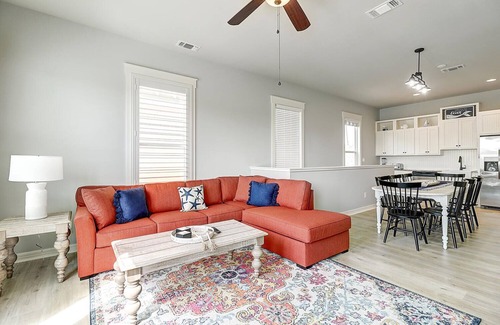 Sailhouse House | Pier access! Beautiful pool! 3 bedroom, 2.5 bathroom home in Rockport!
