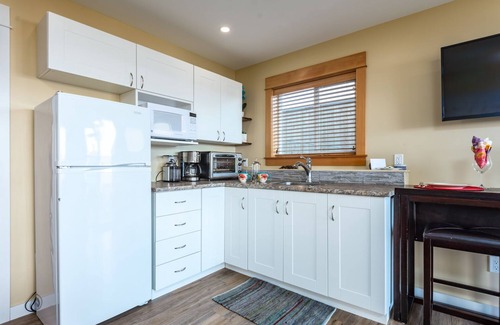 Campbell River House | Pier View Suite, Stunning Ocean View.
