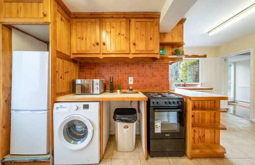 High Wycombe House | Pierocks Carver Entire house, Hot tub & WIFI