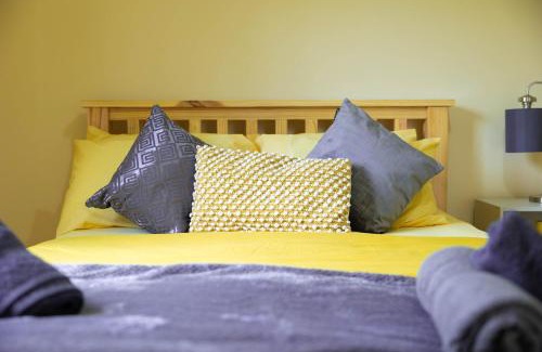 Kingstown House | Pierocks Highgate Entire house Free Parking and WI-FI
