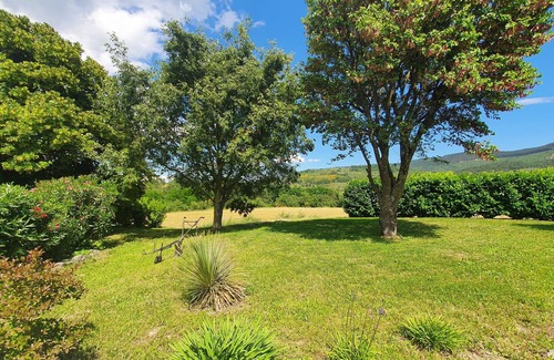 Saint-Vincent-de-Barres Apartment | Pierre Plantée: Nature and heated pool