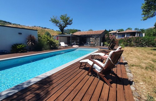 Saint-Vincent-de-Barres Apartment | Pierre Plantée: Nature and heated pool