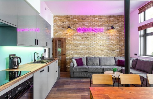 Brighton City Centre Apartment | Pierview Pad - Party Pad that Sleeps 14 in Central Brighton - on the beach!