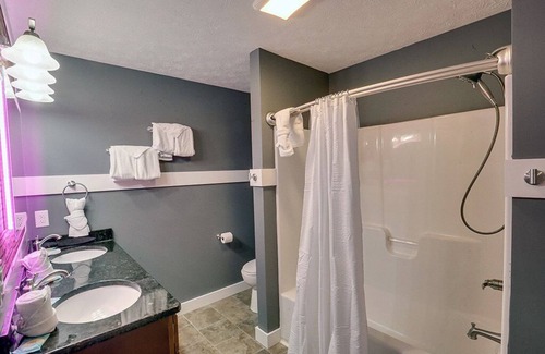 Kodak Cabin | Pigeon Forge - Hatters Hide A Way - 3 Bedroom - Sleeps 12