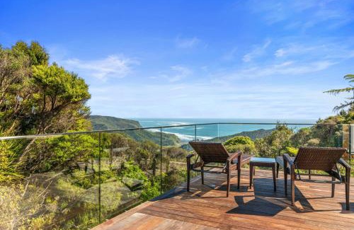 New Lynn House | Piha - City Escape, Piha Holiday Home
