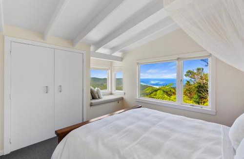 New Lynn House | Piha - City Escape, Piha Holiday Home