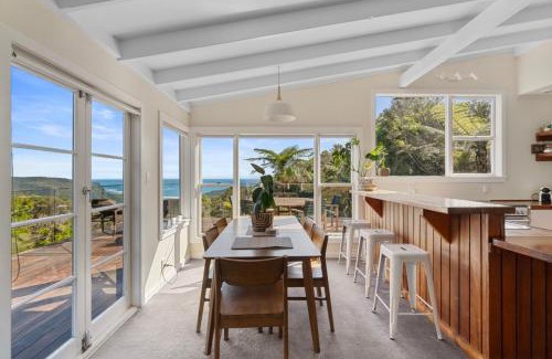New Lynn House | Piha - City Escape, Piha Holiday Home