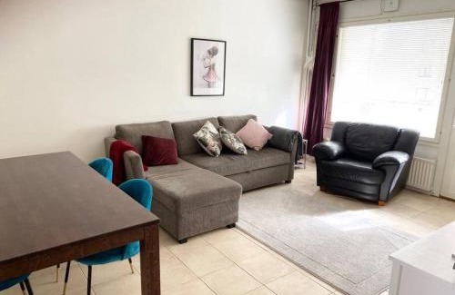 Koillinen District Apartment | PIHLAJISTO 1 - Newly renovated Spacious 4-bedroom condo with patio, free parking