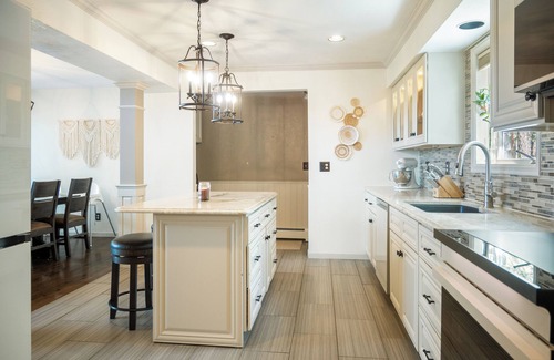 Larkspur House | Pikes Peak Views Sleeps 15 Hot Tub Wood Fireplace 5 Acre Retreat