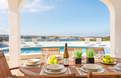 Punta Grossa Villa | Pilar · ❤️Villa Pilar❤️Frontline with great seaviews ❤️close to Beach ❤️free AC&WiFi