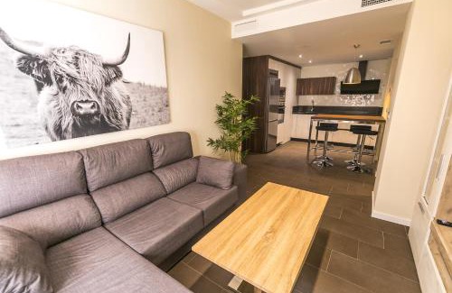 Jaen Apartment | Pilar8 - Apartamento céntrico y moderno con piscina y parking