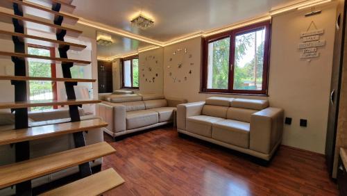 Pilisszentivan House | Pilis Hills View Deluxe House with Pool & AC near Bp