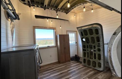 Houston House | Pilot Lodge - Vintage Airplane House DC-6