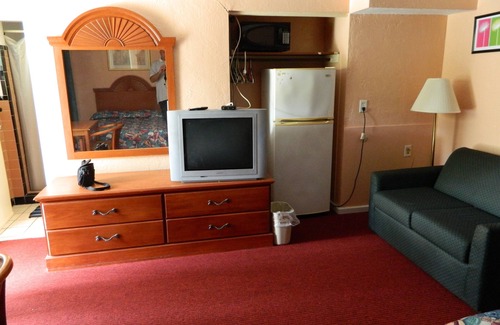 Holly Heights Hotel | Pilot Motel