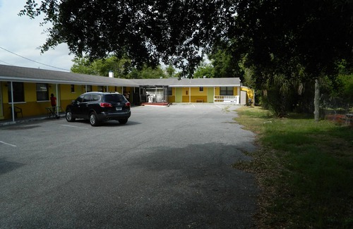 Holly Heights Hotel | Pilot Motel