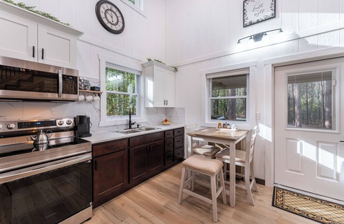 Peebles House | Pine Cone Cottage Sleeps 6