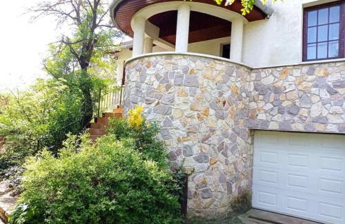 Godollo Villa | Pine Grove Villa