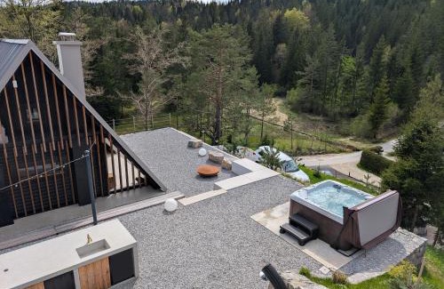Obcina Brezovica Ski Chalet | Pine Hill RUBY