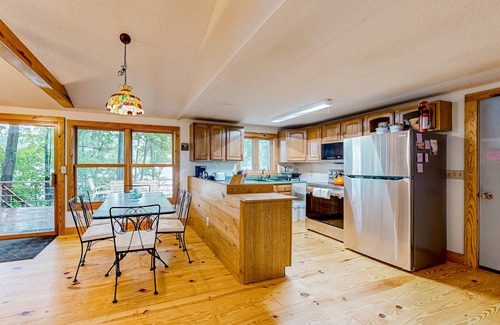 Silver Bay Cottage | Pine Knoll on Lake George | Cottage with direct lake & private dock access