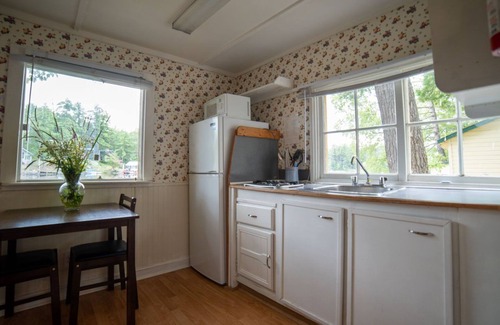 Gravenhurst Cottage | Pine Lake: Studio Cottage #9 "Virginia Pine"