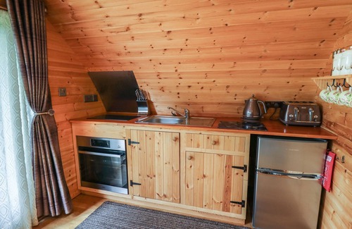 Llanddeusant Cottage | PINE LODGE, romantic, character holiday cottage in Llandovery