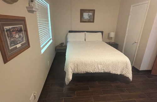 Fourmile Hotel | Pine Mountain Inn - Minutes from the Laurel Cove and Bell Theatre music venues!
