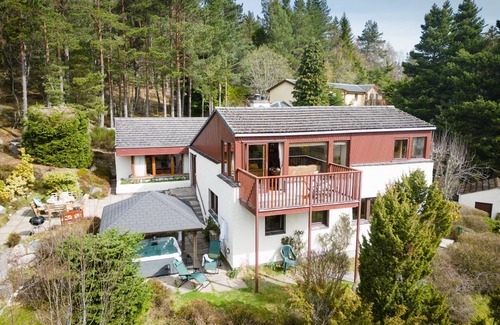 Boat of Garten House | Pine Ridge Lodge - a lodge that sleeps 8 guests in 4 bedrooms