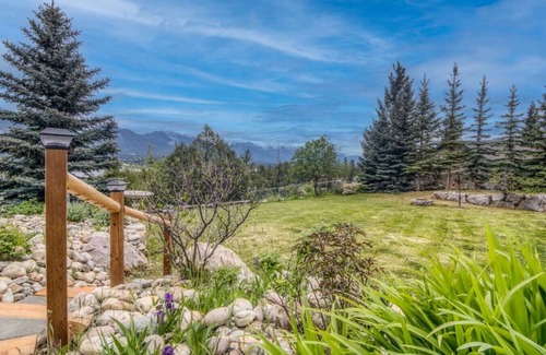 East Kootenay Condo | Pine Ridge | Log Home w/Lake View & Backyard