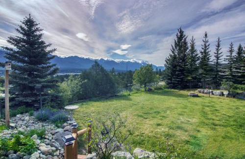 East Kootenay House | Pine Ridge, Log Home with Lake View and Backyard