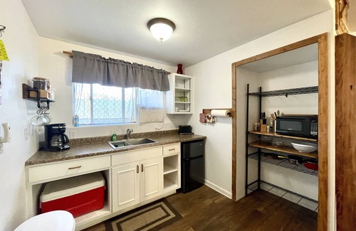 Ahwahnee Cabin | Pine Suite - Sierra Mountain Lodge