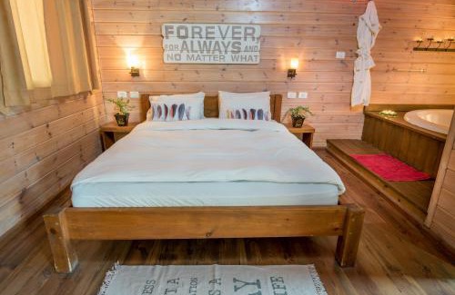 Ramot Cabin | Pine Tree Cabin