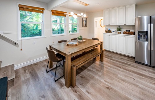 Crestline Cabin | Pine Tree Hideaway with flat property/parking