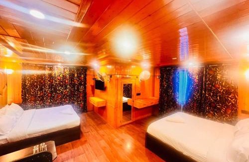 Srinagar Hotel | Pine view