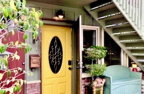Old Towne Cottage | "Pineapple Cottage" Steps to the Ocean & Main St. 🌀Relax & make memories🌀. 🏖️🌊
