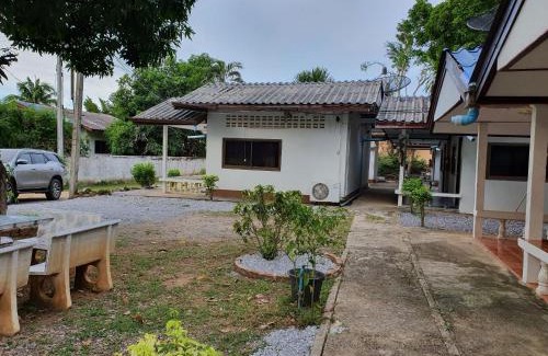 Sam Roi Yot Hotel | pineapple resort