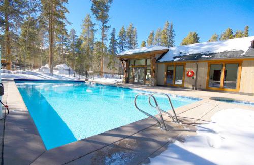 Warrior's Mark House | Pinecreek #F - 3 BR - Close to Town - Shuttle to Slopes - Pool and Hot Tub Access