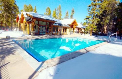 Warrior's Mark House | Pinecreek #F - 3 BR - Close to Town - Shuttle to Slopes - Pool and Hot Tub Access