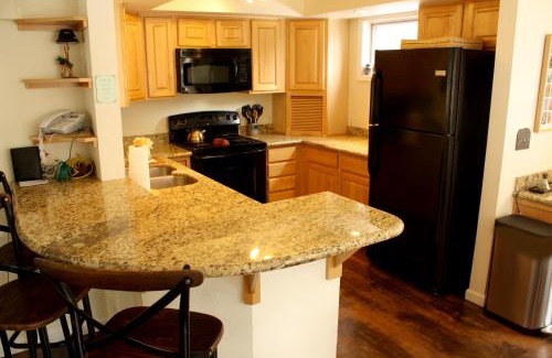 Warrior's Mark House | Pinecreek #I - 4 BR - Private Hot Tub - Close to Town - Shuttle to Slopes