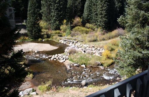 Warrior's Mark House | Pinecreek #I - 4 BR - Private Hot Tub - Close to Town - Shuttle to Slopes