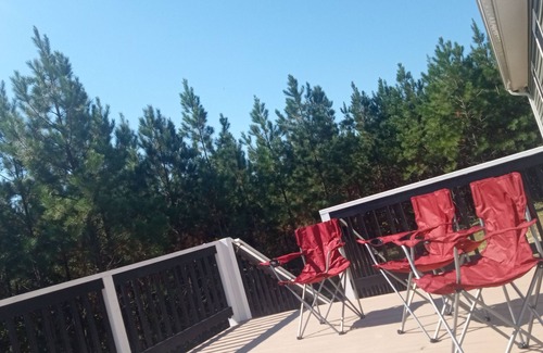 Cumberland Cottage | Pines Axial - Charming 2-bedroom cottage in serene Cumberland with WiFi, AC