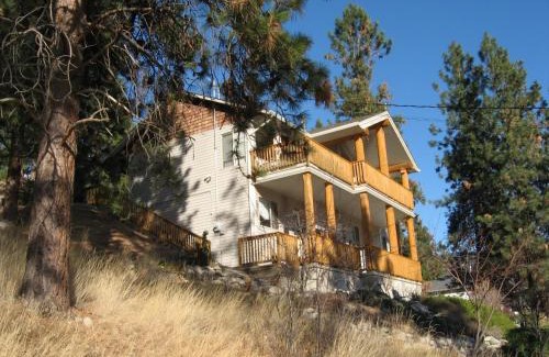 Central Okanagan House | PineWood Guesthouse