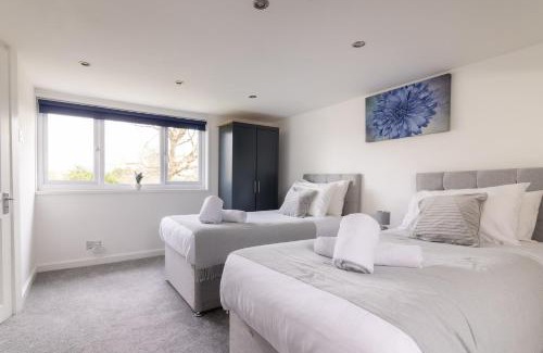 Crawley House | Ping-Pong Paradise