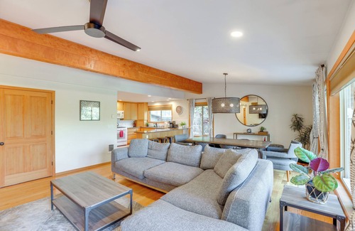 Deschutes River Woods Cabin | Ping-Pong & Private Hot Tub: Family Cabin in Bend!